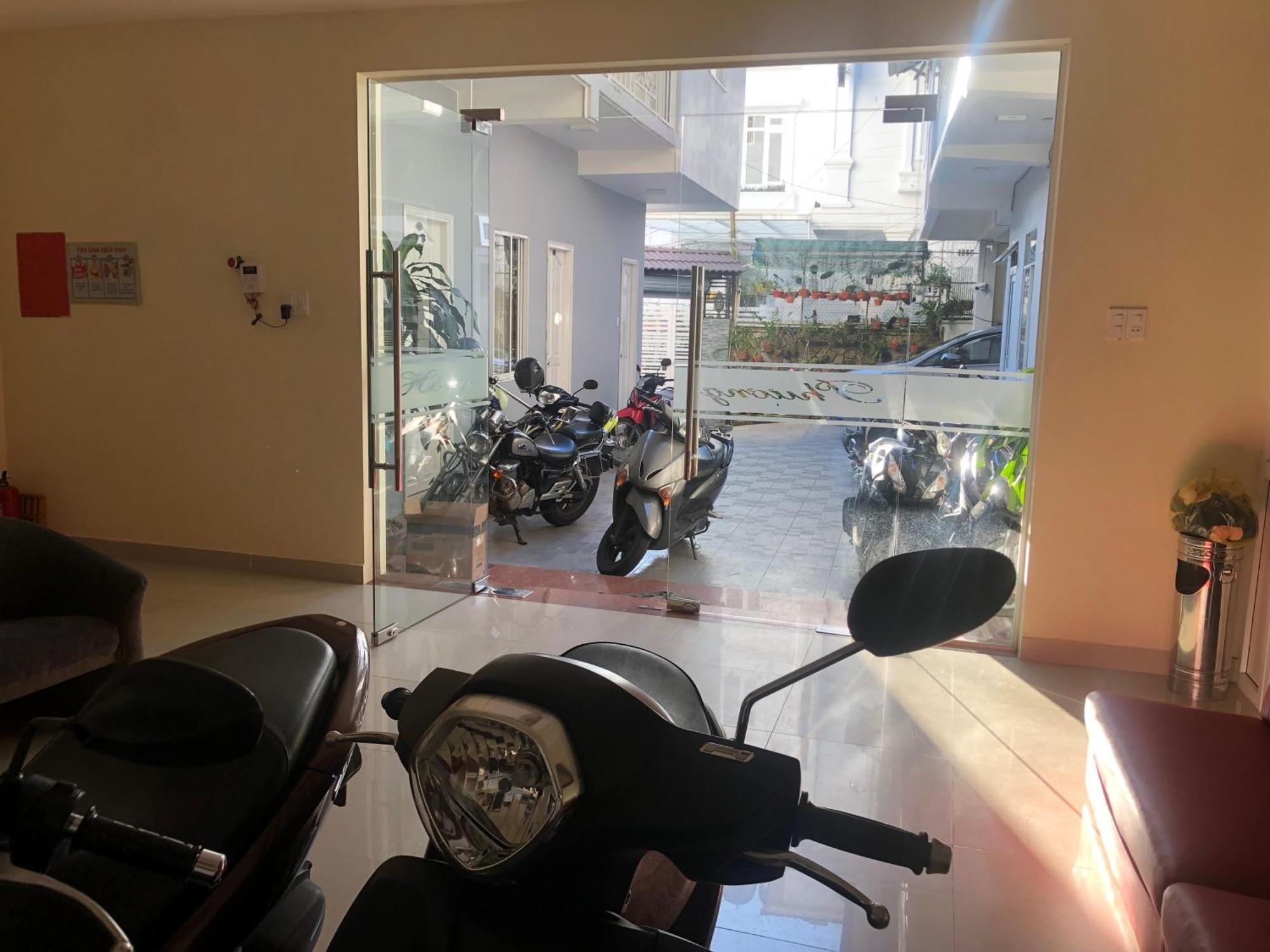 Phuong Hong Guesthouse ダラット エクステリア 写真