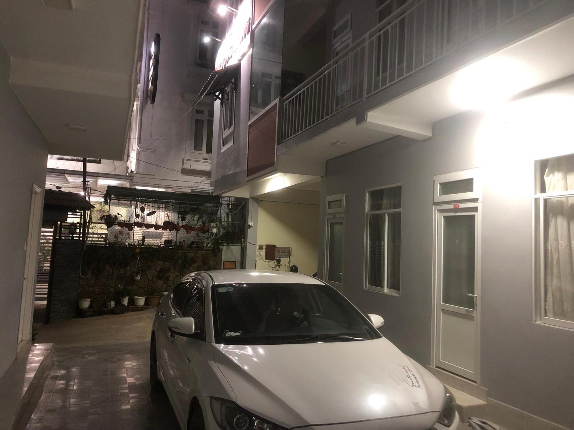 Phuong Hong Guesthouse ダラット エクステリア 写真