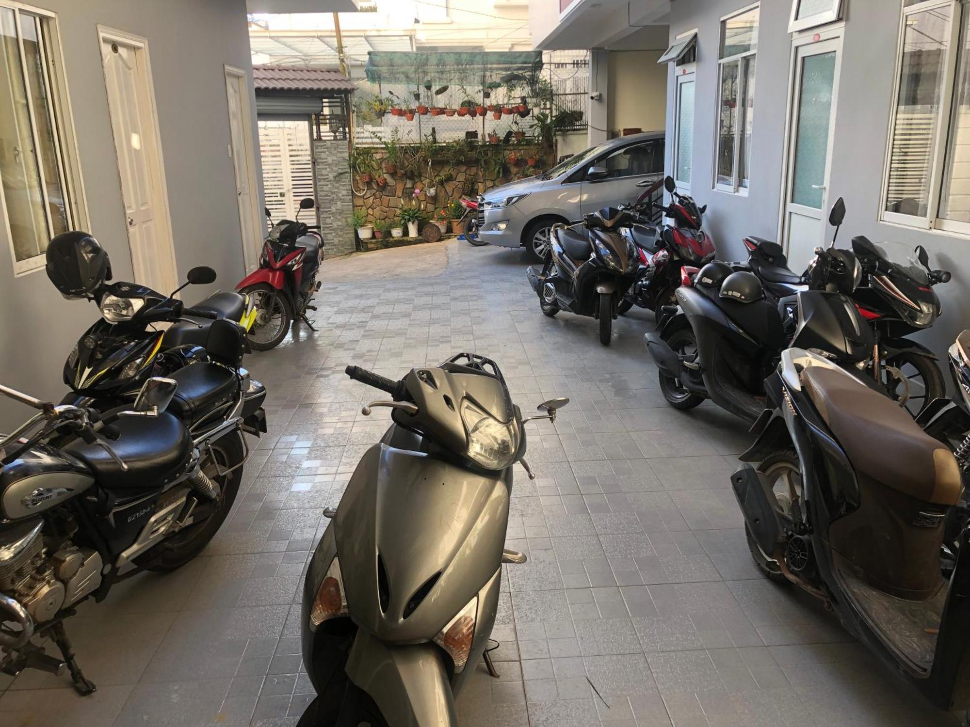 Phuong Hong Guesthouse ダラット エクステリア 写真